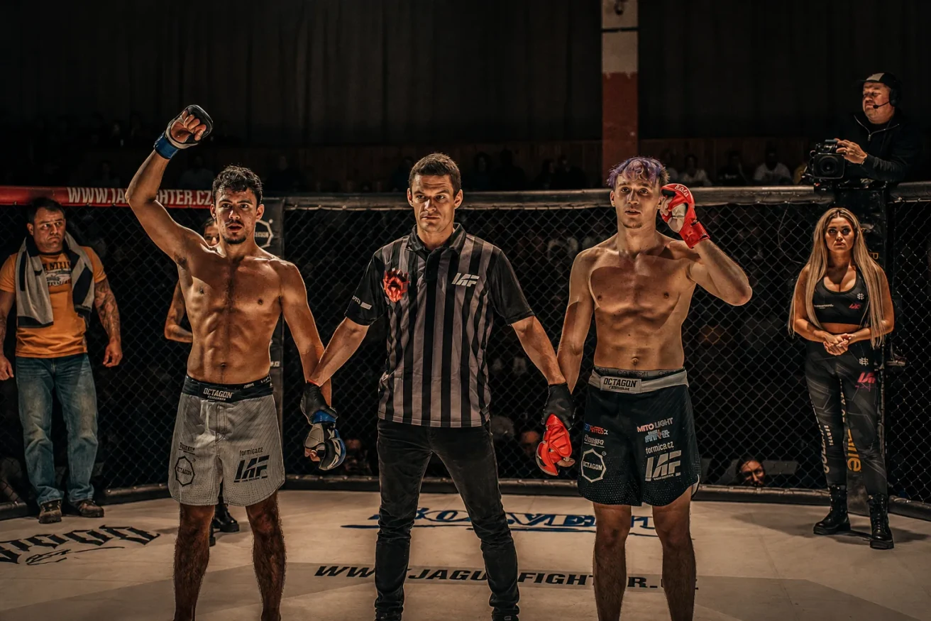 Závodník klubu po amatérském MMA zápase v kleci